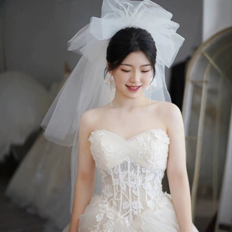 Elegant Korean-Style Wedding Dress with Fluffy Veil - White Lace & Tulle Bridal Gown, Ruffled Sleeves, and Floral Embellishments for Weddings, Photo Shoots, and Formal Events, Wedding Dresses for Bride, Event Elegance, Sophisticated Craftsmanship