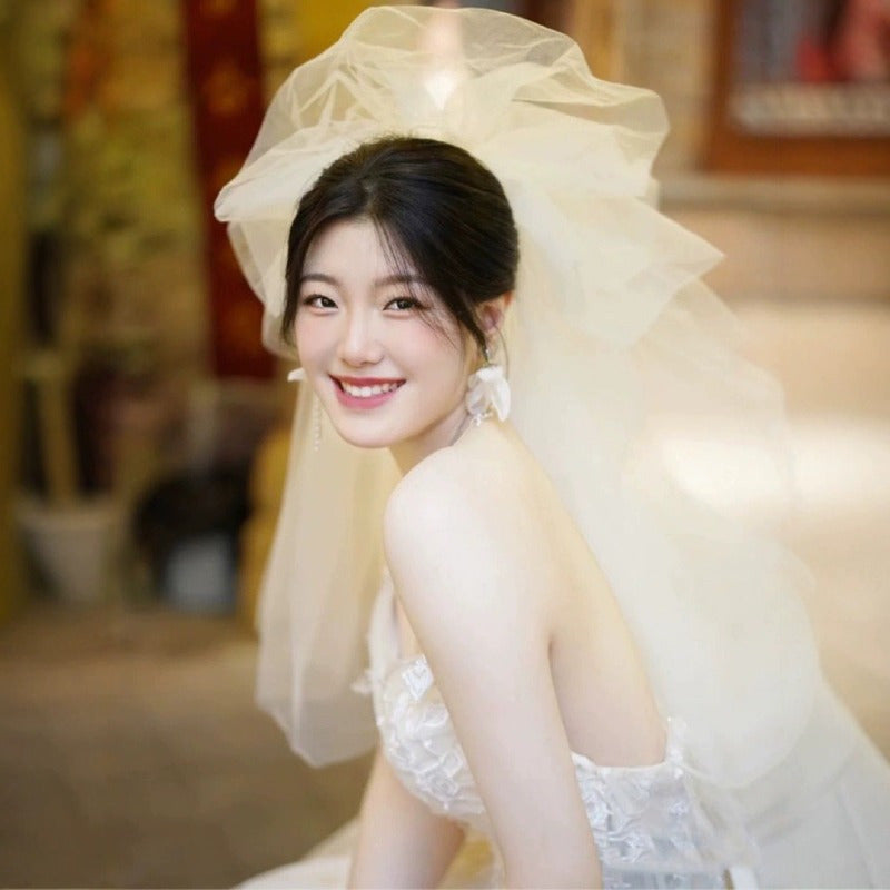 Elegant Korean-Style Wedding Dress with Fluffy Veil - White Lace & Tulle Bridal Gown, Ruffled Sleeves, and Floral Embellishments for Weddings, Photo Shoots, and Formal Events, Wedding Dresses for Bride, Event Elegance, Sophisticated Craftsmanship
