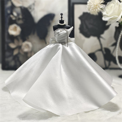 Wedding White Satin Dress Model with Veil and Pearl Necklace and Greeting Card Rhinestone Decor Clothes