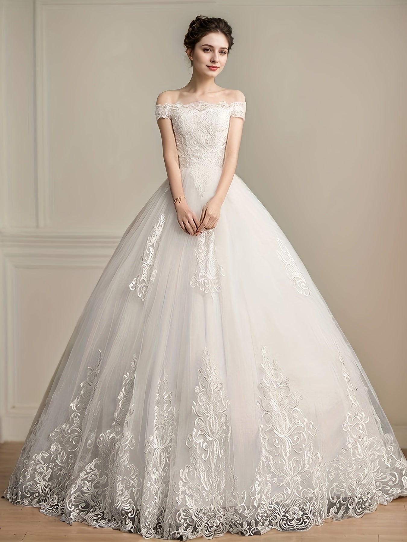 Ladies' Light Luxury Off-Shoulder Wedding Dress, Elegant Party Wear with Contrast Lace Embroidery for a Graceful and Look