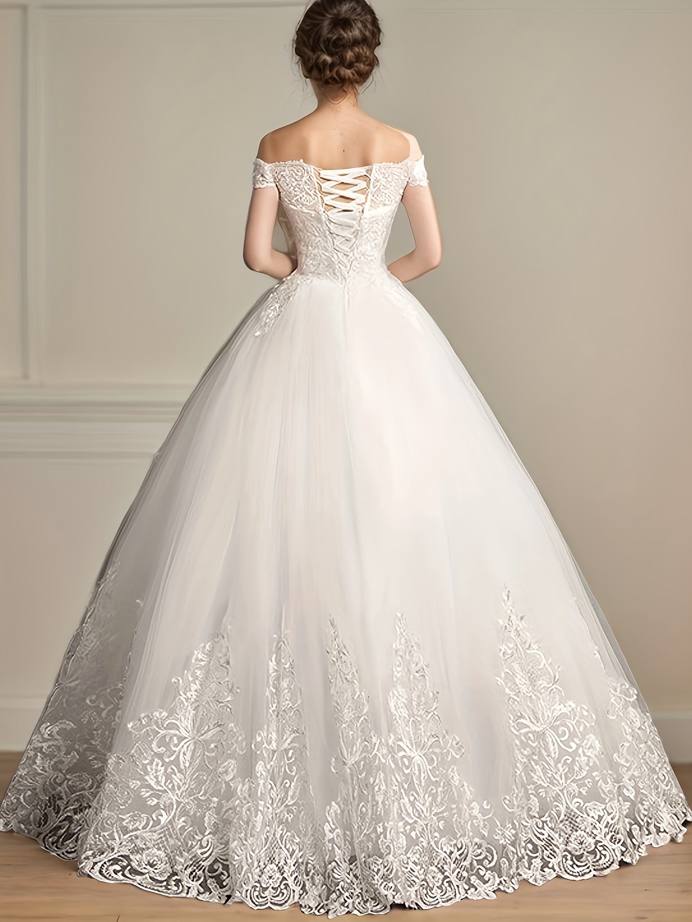Ladies' Light Luxury Off-Shoulder Wedding Dress, Elegant Party Wear with Contrast Lace Embroidery for a Graceful and Look