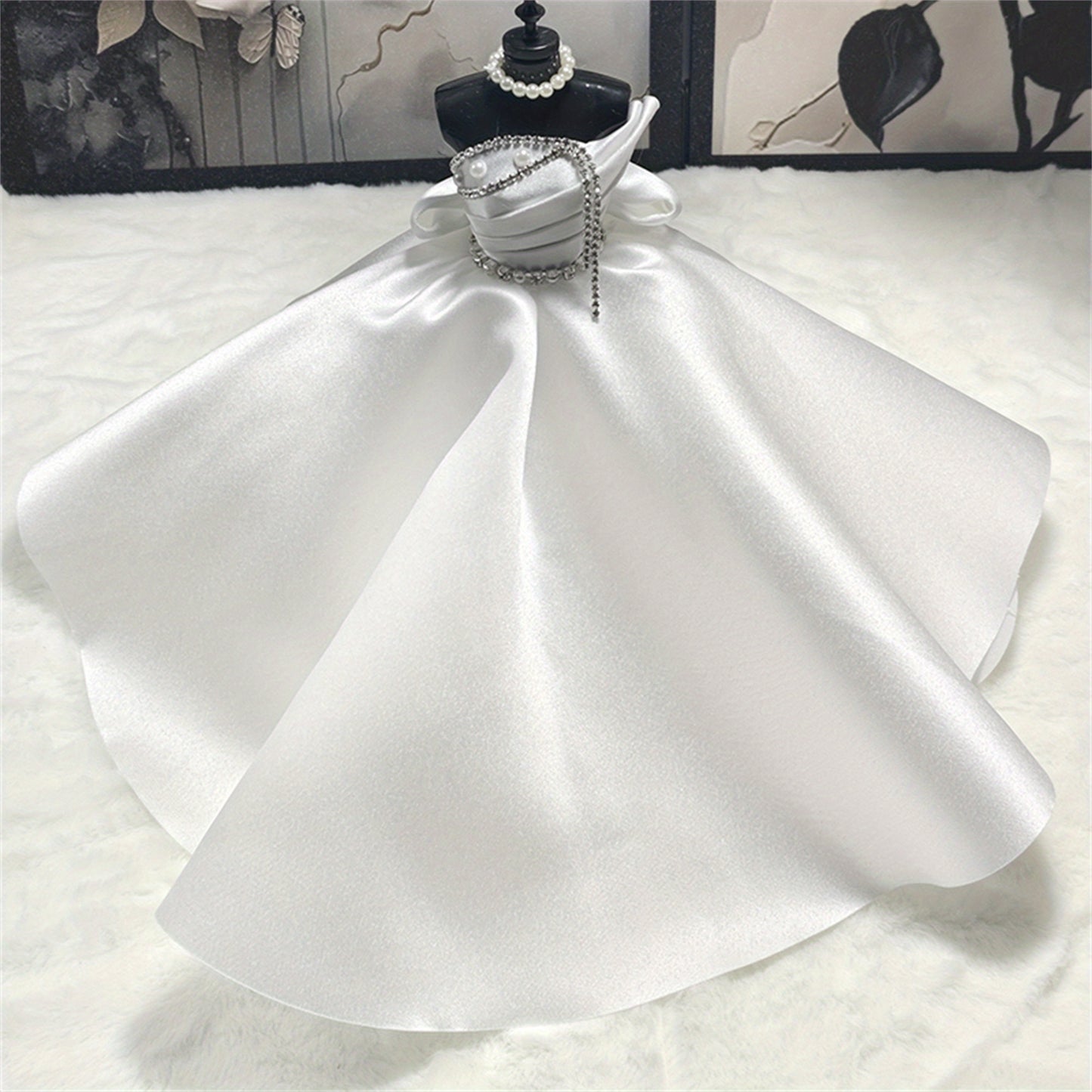 Wedding White Satin Dress Model with Veil and Pearl Necklace and Greeting Card Rhinestone Decor Clothes