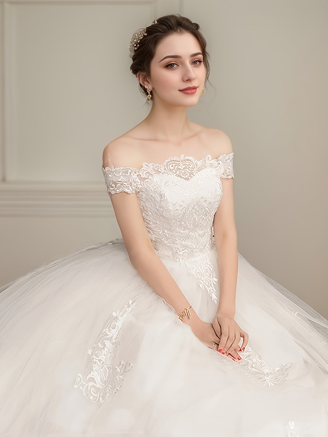 Ladies' Light Luxury Off-Shoulder Wedding Dress, Elegant Party Wear with Contrast Lace Embroidery for a Graceful and Look