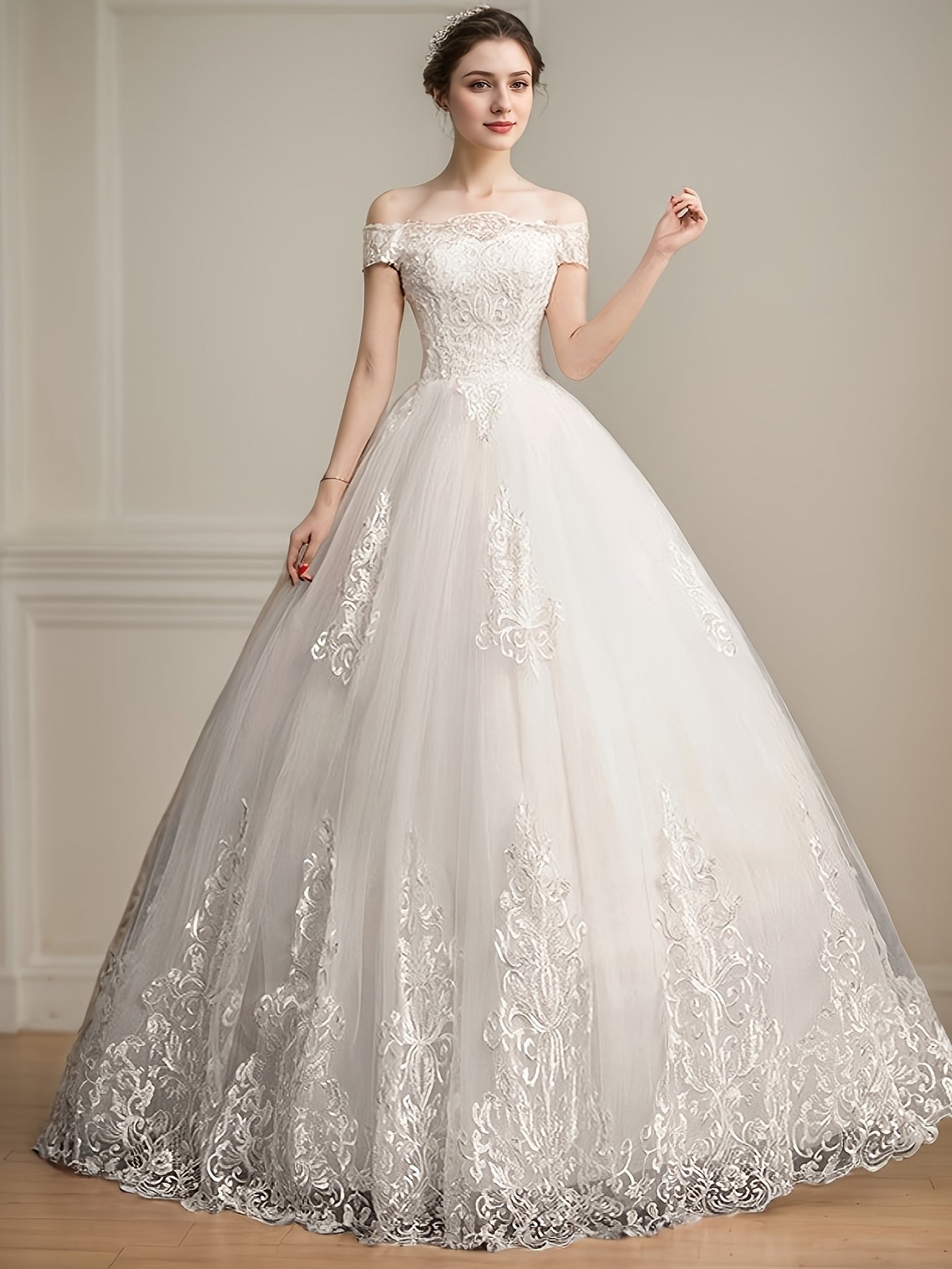 Ladies' Light Luxury Off-Shoulder Wedding Dress, Elegant Party Wear with Contrast Lace Embroidery for a Graceful and Look